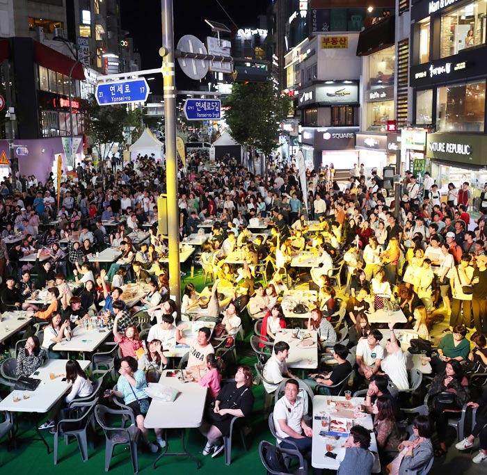 신촌 한복판에서 즐기는 맥주 축제 - 조선일보 > 사회 신촌 한복판에서 즐기는 맥주 축제