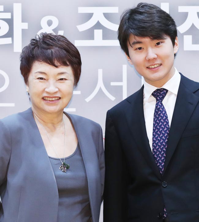 10일 예술의전당에서 만난 정경화와 조성진.
