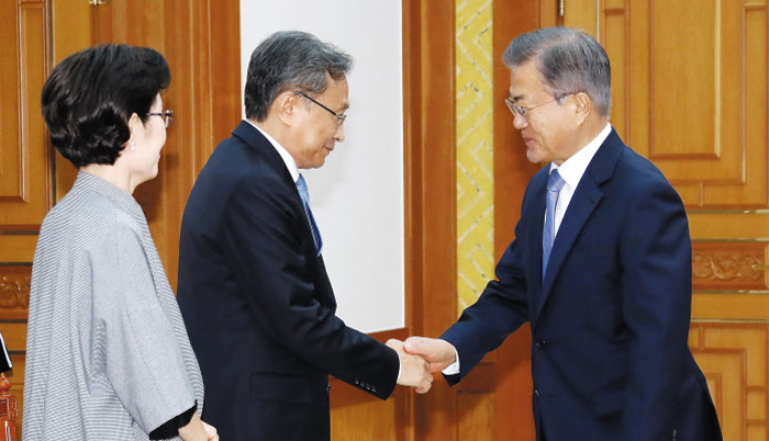 유남석 헌법재판소장·이재갑 장관 등 임명장