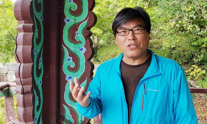 공주 토박이인 김홍정 작가는“백제사 편견을 바로잡기 위해 중국 문헌 속 당나라 소정방 군대 전술까지 복원하며 소설을 썼다”고 했다.