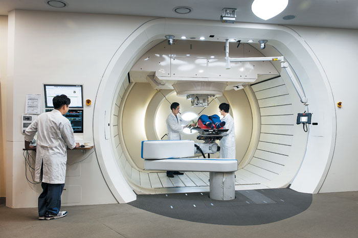 폐암 근치적 절제술 1만례… 의료계 발전에 큰 획 - 조선일보 > 특집섹션 폐암 근치적 절제술 1만례… 의료계 발전에 큰 획