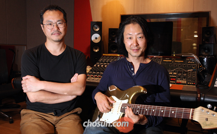 서울 CJ아지트광흥창에서 13~14일 단독 공연을 여는 밴드 방백의 백현진(왼쪽)과 방준석. 관객 300명에게만 한정판 라이브 음원을 녹음해 전달한다.