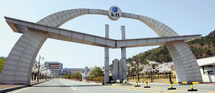 금오공대는 산업체 수요를 반영한 교과과정을 운영하며 기술이전 성과를 창출하는 등 여러 성과를 거두고 있다.