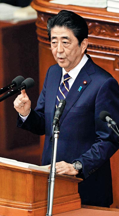 아베 신조(安倍晋三) 일본 총리가 28일 열린 정기국회에서 시정 연설을 하고 있다.
