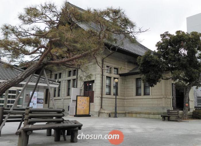 무분별한 개발로 철거될 뻔했던 일본식 사찰 동본원사.