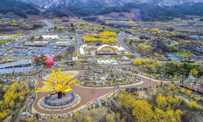지난해 3월 전남 구례군 산동면 산수유마을과 산수유사랑공원 일대에서 열린 ‘산수유꽃축제’ 모습.