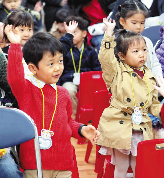 사립 사들여 공립 전환… 매입형 공립유치원 서울에 첫 개원  - 조선일보 > 교육·취업 > 교육·취업 일반 사립 사들여 공립 전환… 매입형... 