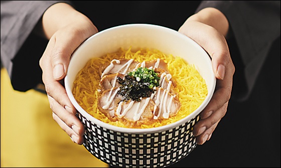 한솥도시락 대표 메뉴 빅치킨마요.