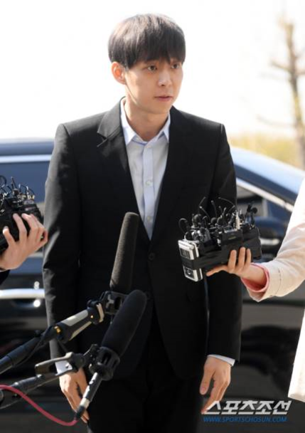 17일 마약 투약 혐의로 경찰 조사에 출석하는 박유천의 모습./스포츠조선