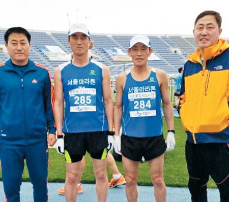 2015년 4월 한 마라톤대회에 참가한 4형제.