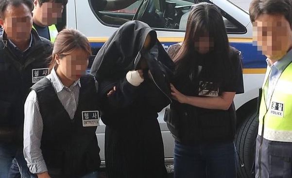 지난 1일 충북 청주시에서 긴급체포된 고모(36)씨가 제주동부경찰서로 압송되고 있다. /뉴시스