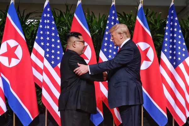 김정은(왼쪽) 북한 국무위원장과 도널드 트럼프 미국 대통령. /연합뉴스
