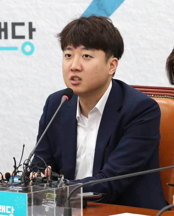바른미래당 이준석 최고위원이 10일 오전 국회에서 열린 최고위원회의에서 발언하고 있다. /연합뉴스