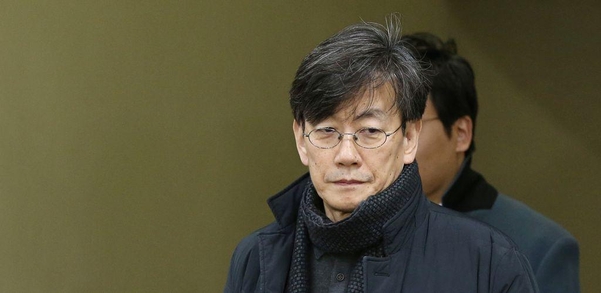 손석희 JTBC 대표가 지난 2월17일 새벽 서울 마포경찰서에서 조사를 받은 뒤 귀가하고 있다./ 조선DB