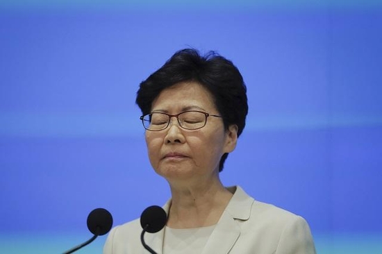 2019년 6월 18일 캐리 람 홍콩 행정장관이 기자회견을 열고 대국민 사과를 했다. /AP 연합뉴스