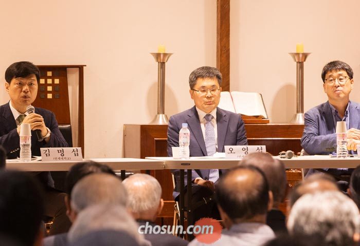 연세대 이승만연구원 김명섭(왼쪽부터) 원장, 오영섭 연구교수, 김현철 동북아역사재단 연구위원.