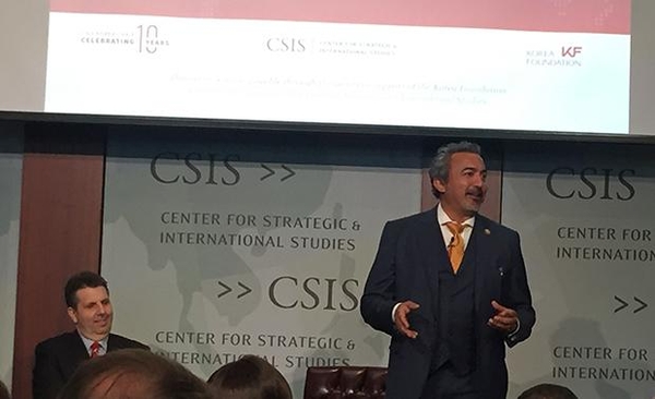 미국 전략국제문제연구소(CSIS)가 24일 개최한 ‘한미 전략포럼’에서 기조연설을 하고 있는 아미 베라 민주당 하원의원./RFA