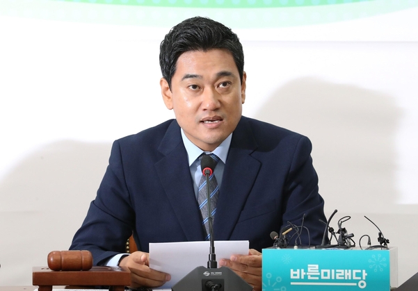 바른미래당 오신환 원내대표가 11일 당 원내정책회의에서 발언하고 있다./연합뉴스