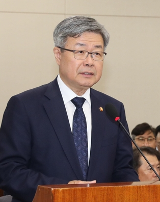 이재갑 고용노동부 장관./연합뉴스