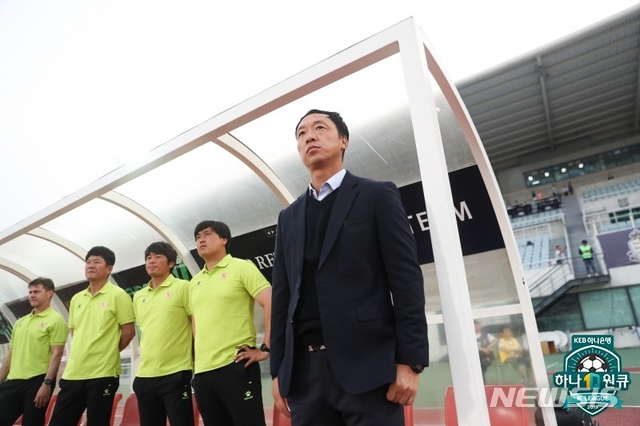 광주FC 박진섭 감독