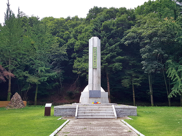 충남 공주 우금치에 있는 ‘동학혁명군위령탑’