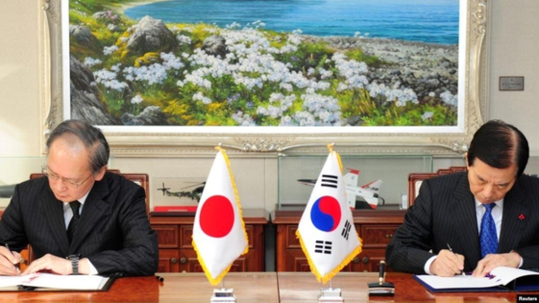 2016년 11월 23일 한민구 당시 국방장관(오른쪽)과 나가미네 야스마사 주한일본대사가 서울 용산구 국방부에서 군사정보보호협정(GSOMIA)을 체결하고 있다. /국방부