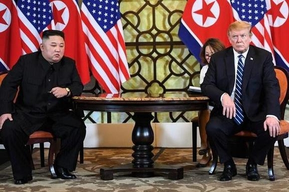  김정은 북한 국무위원장과 도널드 트럼프 미국 대통령이 2019년 2월 28일 베트남 하노이에서 열린 미·북 정상회담에서 회담 전 모두 발언을 하고 있다. /AFP 연합뉴스