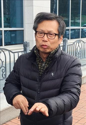 2016년 1심 선고 뒤 입장을 밝히는 배우 이상희씨. /연합뉴스