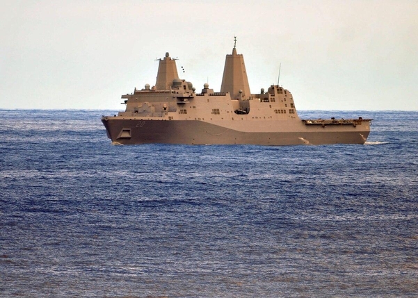 2011년 2월 24일에 촬영된 수륙양용 수송선 USS 크린베이./뉴욕타임스