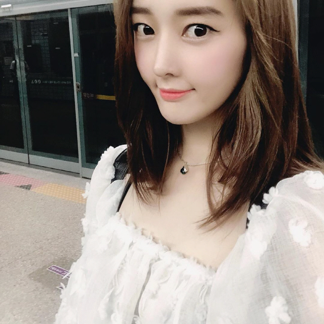 [종합]2월에 시집가요…티아라 출신 한아름, 비연예인 예비신랑과... 시집가요…티아라 출신 한아름, 비연예인 예비신랑과 결혼 발표(전문)