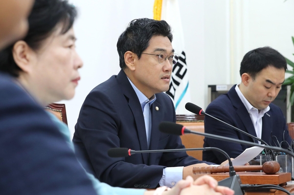 바른미래당 오신환 원내대표가 20일 당 원내대책회의에서 발언하고 있다./연합뉴스