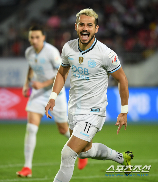 성남 FC와 대구 FC의 2019 K리그 1 21라운드 경기가 14일 성남 탄천종합운동장에서 열렸다. 대구 세징야가 후반 선제골을 터뜨리며 환호하고 있다. 성남=허상욱 기자 wook@sportschosun.com/2019.07.14/