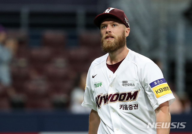 요키시 '1실점 했지만 위기 넘겼어'