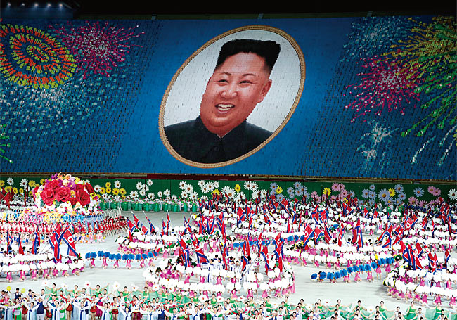 북한의 집단체조 공연 ‘인민의 나라’. 집단체조 ‘아리랑’의 최신판이다. 10만여명이 동원된다. photo 연합