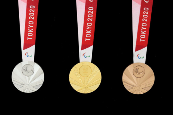 욱일기를 연상시키는 디자인 때문에 논란이 된 2020 도쿄패럴림픽 메달. /조선DB