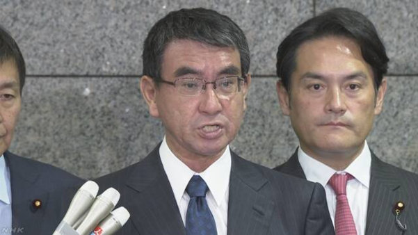 고노 다로(河野太郞) 일본 방위상이 2일 북한의 미사일 도발과 관련해 기자회견을 하고 있다. /NHK