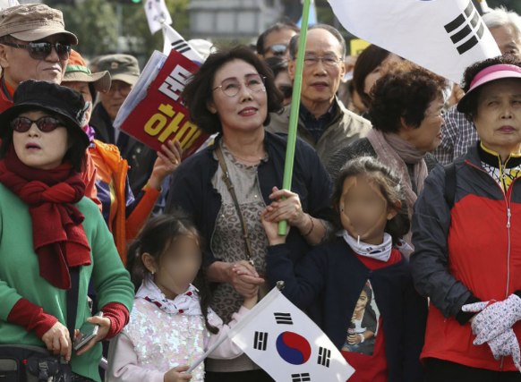 9일 서울 광화문 태평로에 조국 장관 사퇴를 촉구하기 위해 다양한 시민들이 모였다. /오종찬 기자