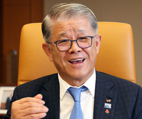 최신원 SK네트웍스 회장