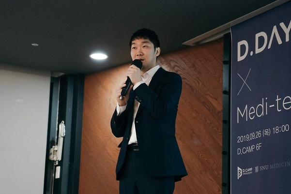 디데이에서 제품 발표를 하고 있는 전성근 서지너스 대표 / 서지너스 제공
