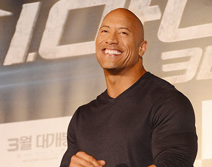 1075억원… 드웨인 존슨, 1년간 美배우 소득 1위