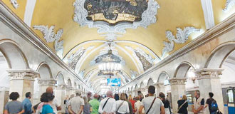 [글로컬 라이프] '인민의 궁전'이라 불렸던 모스크바 지하철… 그곳에 부활하는 스탈린