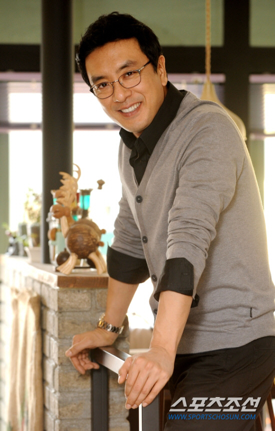 김승우는 소문난 마당발답게 아이돌 스타까지 두루 친분을 나누는 막강 인맥을 자랑한다. 너그럽고 든든한 그에게 의지하는 후배들이 그만큼 많다는 의미다. 최문영 기자 deer@sportschosun.com