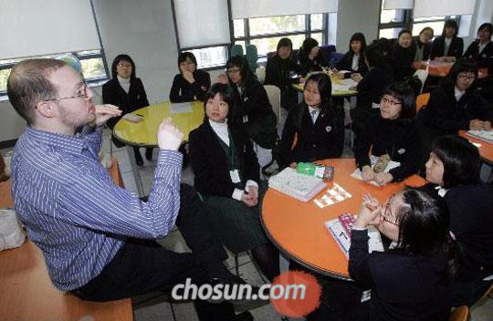원어민 강사 자료사진. 위 사진은 해당기사와 관련이 없습니다. /조선일보DB