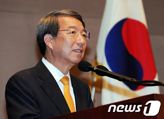 정운찬 동반성장연구소 이사장. /뉴스1