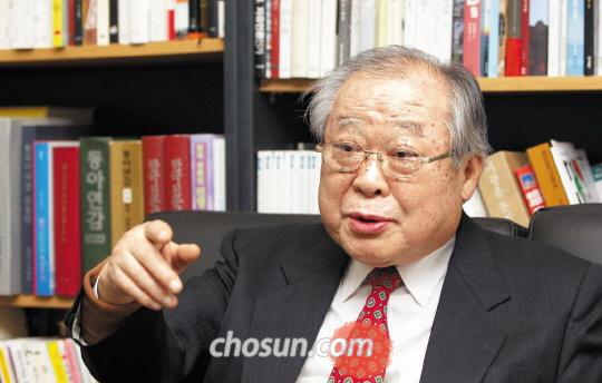 “예전 선배들에 비하면 지금 언론계나 정치권의 후배들은 너무 쫀쫀한 것 같아 마음이 안 좋아요”라고 말하는 남재희 전 장관.
/허영한 기자