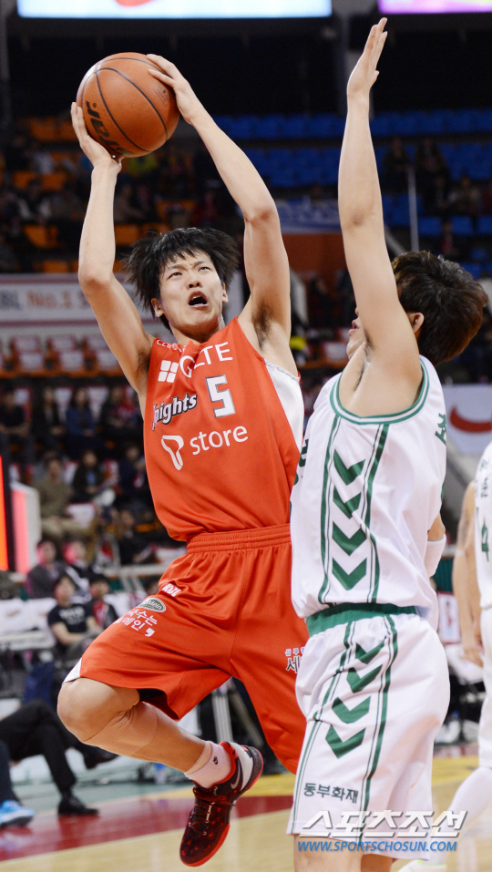 김선형의 손에 SK의 플레이오프 운명이 달렸다.
잠실=조병관기자 rainmaker@sportschosun.com/2013.03.19/