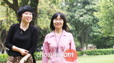 김민정(왼쪽)과 안치.