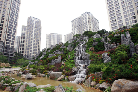 분양가 일부만을 내고 전세로 살다가 나중에 구매할 수 있는‘애프터리빙’마케팅이 건설사들 사이에서 유행이다