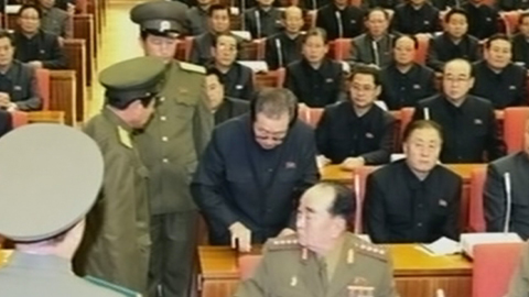 2013년 12월 9일 북한 조선중앙TV는 장성택이 노동당 정치국 확대회의에서 체포되는 모습을 공개했다.