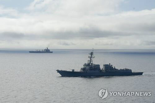 지난 1월 20일(현지시간) 미국 캘리포니아 코로나도 근해에서 미국 미사일 구축함인 'USS 윌리엄 P. 로런스'가 항해하는 모습./연합뉴스